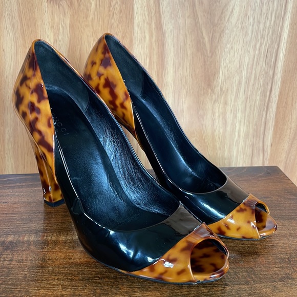Gucci Vernice Tartaruga Peep Toe Animal Print Black Pump Heels, Size 8.5B - Picture 3 of 16